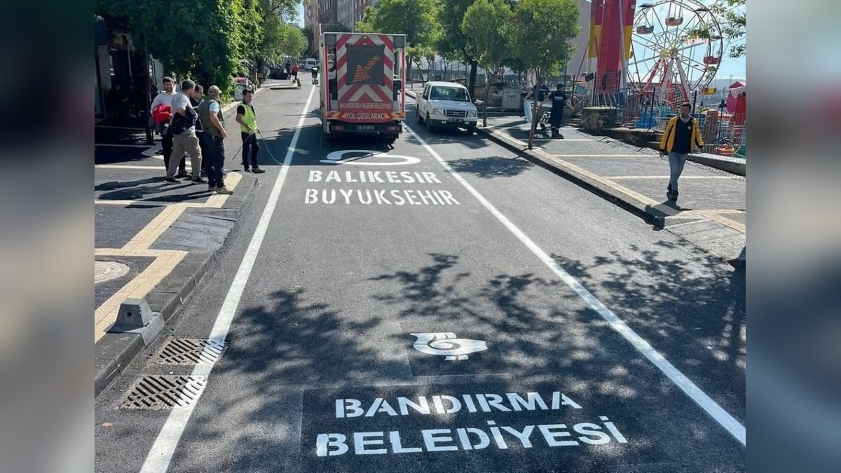 Bandırma Belediyesi, Mehmetçik Caddesi’ni yeniledi