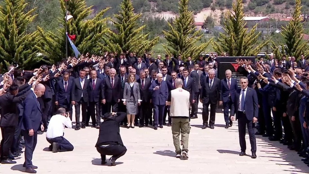 Bahçeli: Şehitlerimizin emanetleri başımızın üstünde