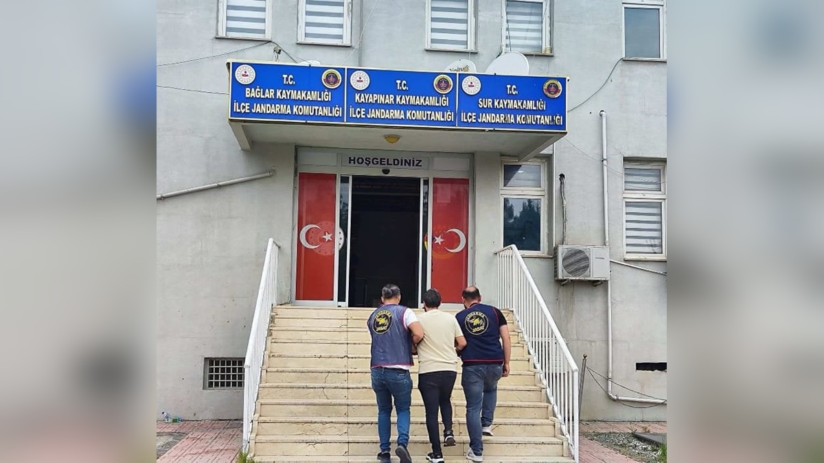 Diyarbakır'da 82 yıl hapis cezasıyla aranan dolandırıcı yakalandı