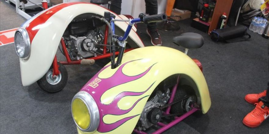 Evlerinde kurdukları atölyede motosiklet ürettiler