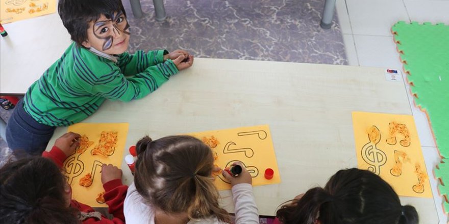Çadırda büyüyen çocuklar okul öncesi eğitime kavuşturuldu