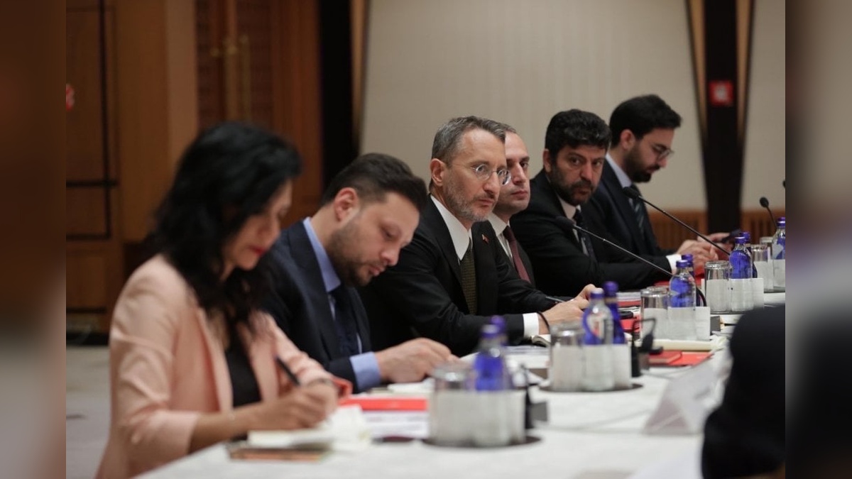 İletişim Başkanı Altun: Bakanlıkların basın müşavirleriyle toplantı gerçekleştirdik