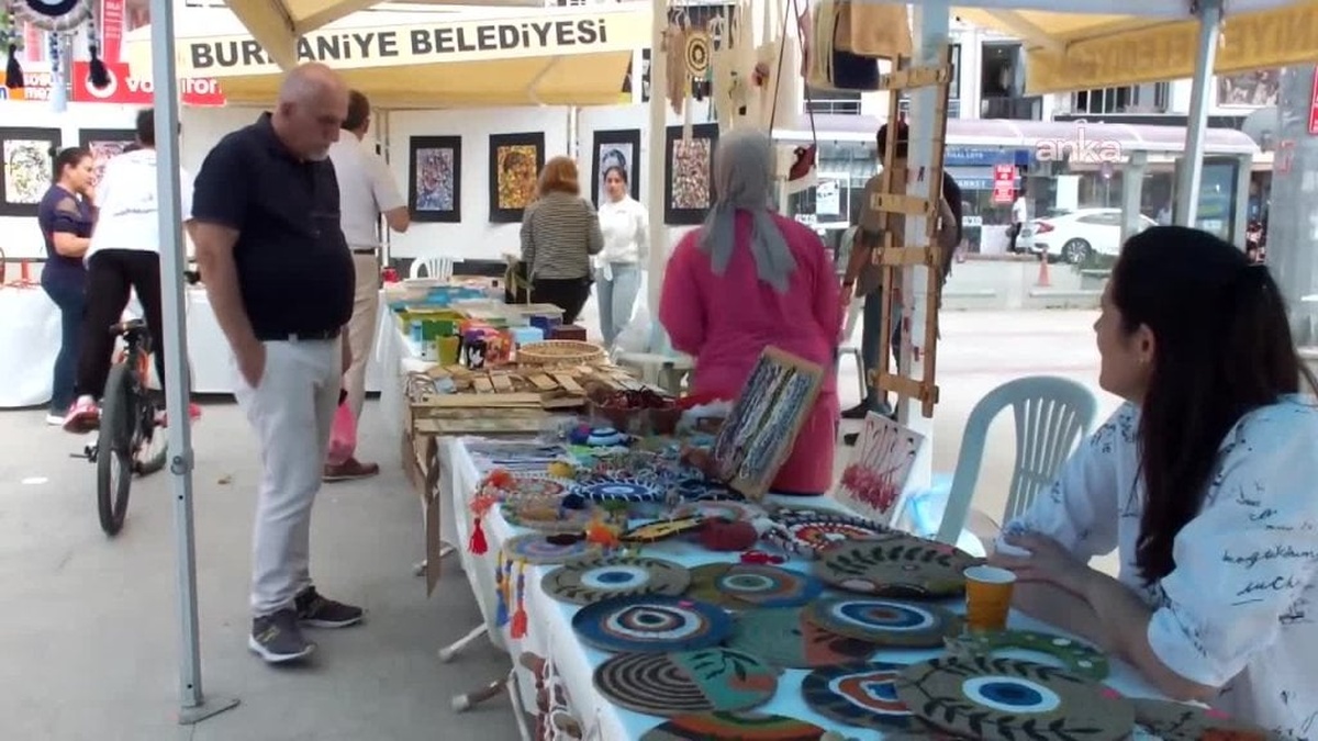 Burhaniye'de özel öğrenciler el sanatları sergisi açtı