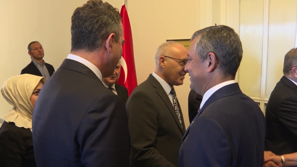 CHP lideri Özel ve Davutoğlu, TBMM'de görüştü