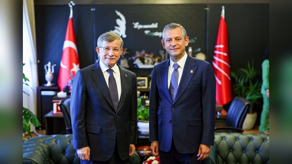 CHP lideri Özel, Gelecek Partisi Genel Başkanı Davutoğlu ile görüştü