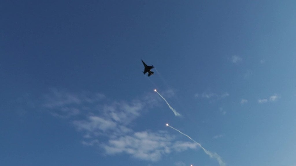 SOLOTÜRK, 29 Mayıs için Yenikapı'da prova uçuşu gerçekleştirdi