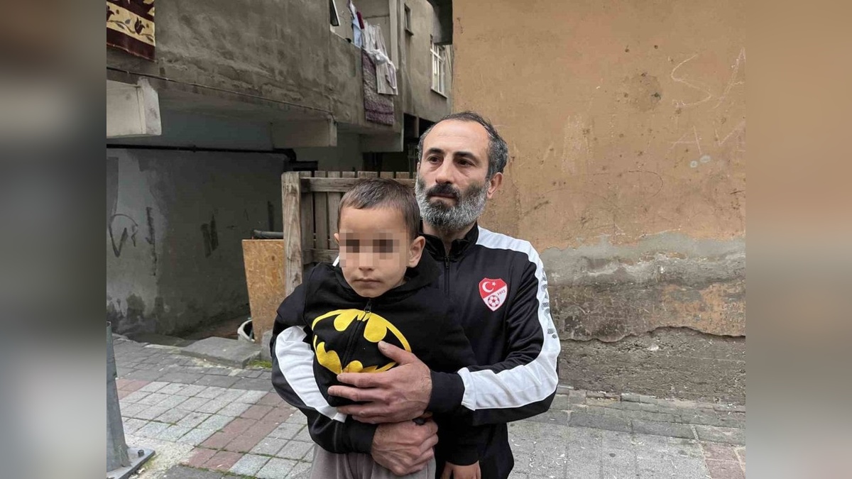 Bağcılar'da 3 yaşındaki çocuğa otomobil çarptı