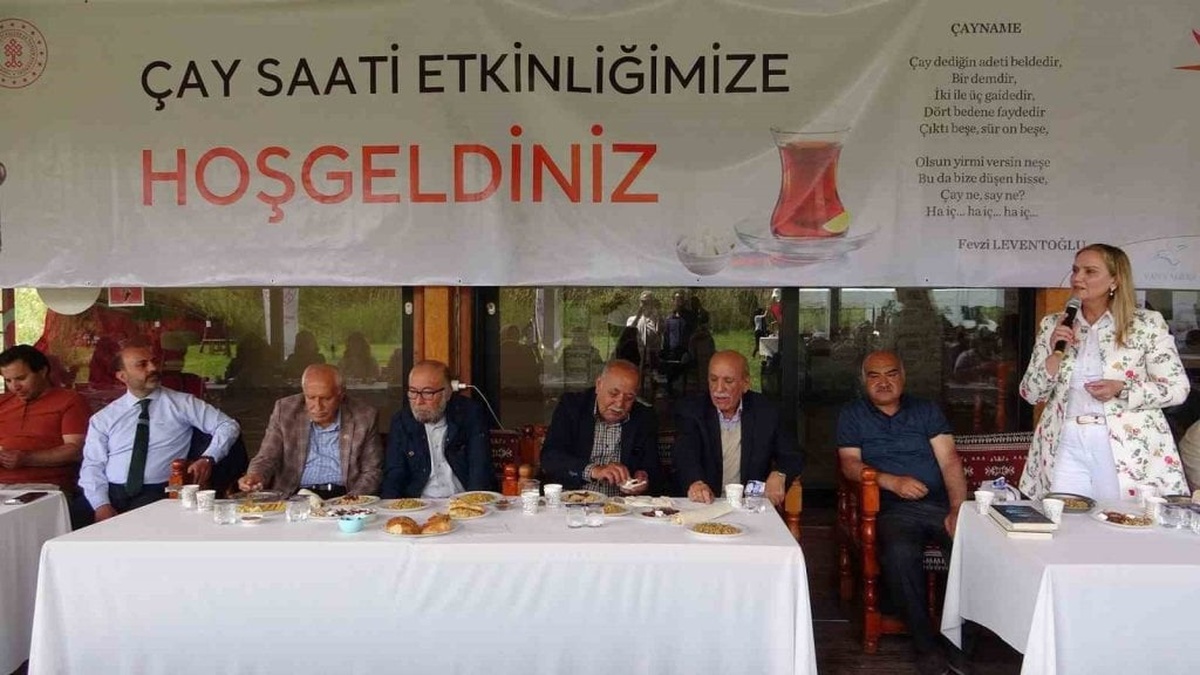 Van Kalesi'nde 'Çay Saati' etkinliği