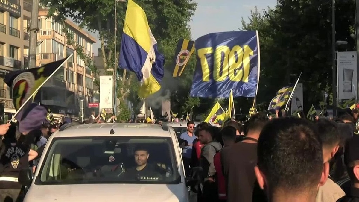 Fenerbahçe Beko, THY Avrupa Ligi şampiyonluğunu taraftarlarıyla kutladı