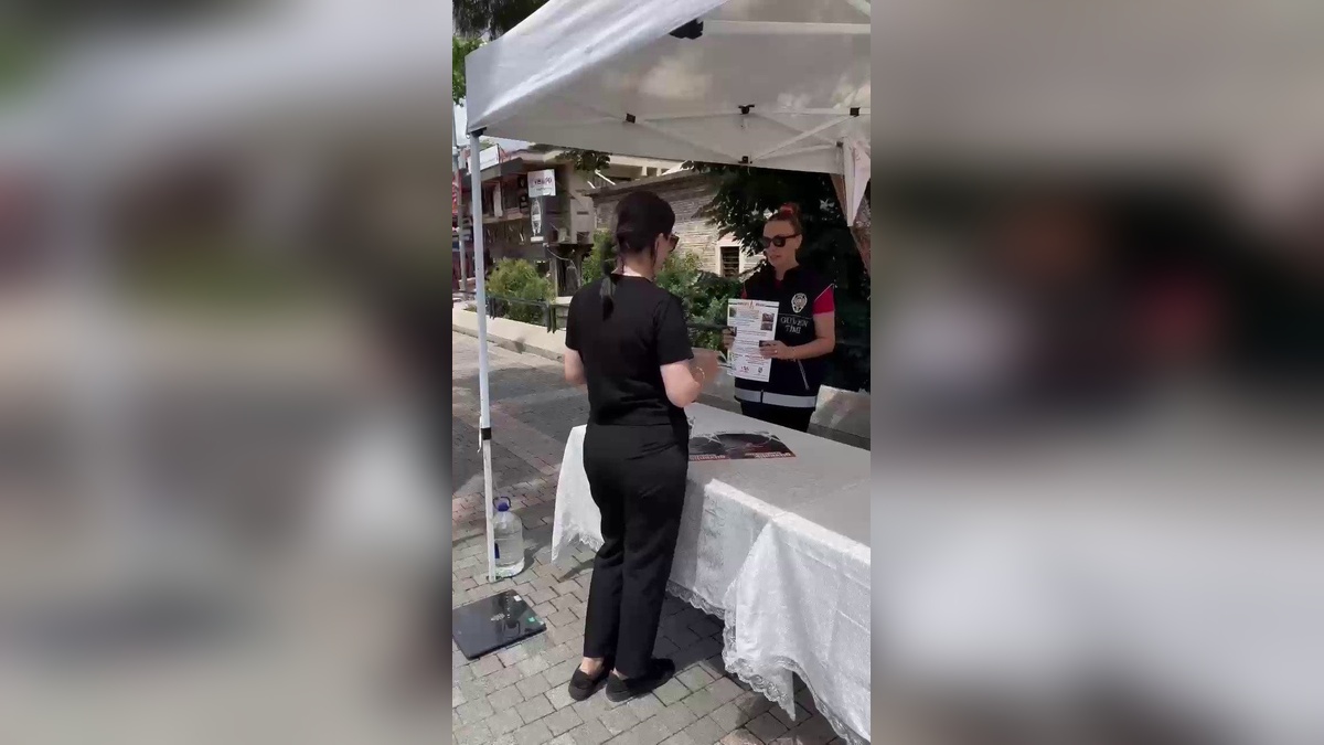 Bursa polisi vatandaşları dolandırıcılık konusunda bilgilendirdi