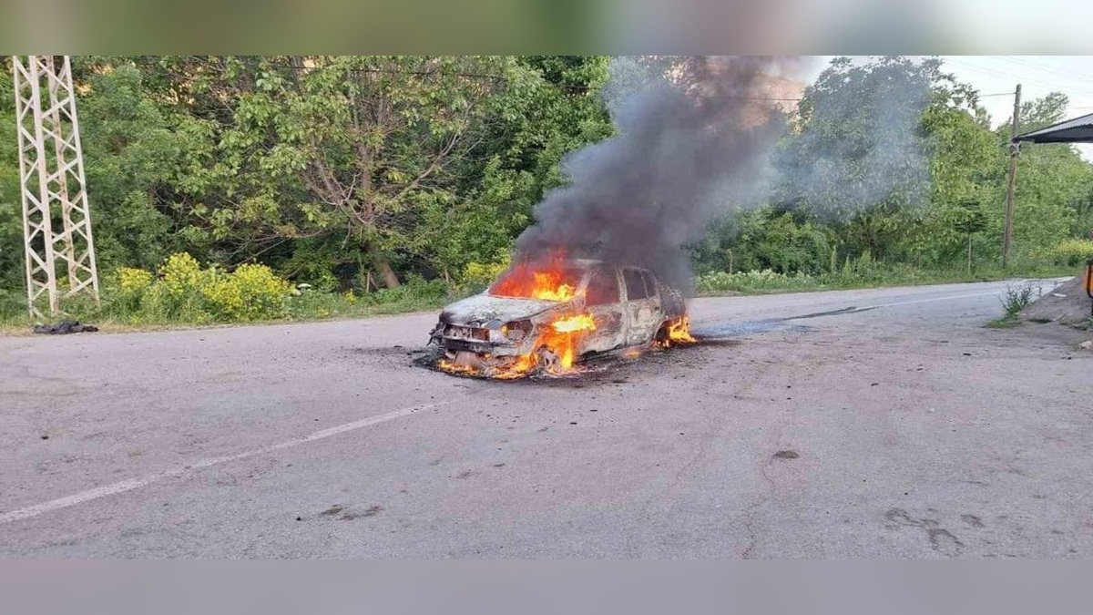 Erzincan'da otomobil alev alev yandı
