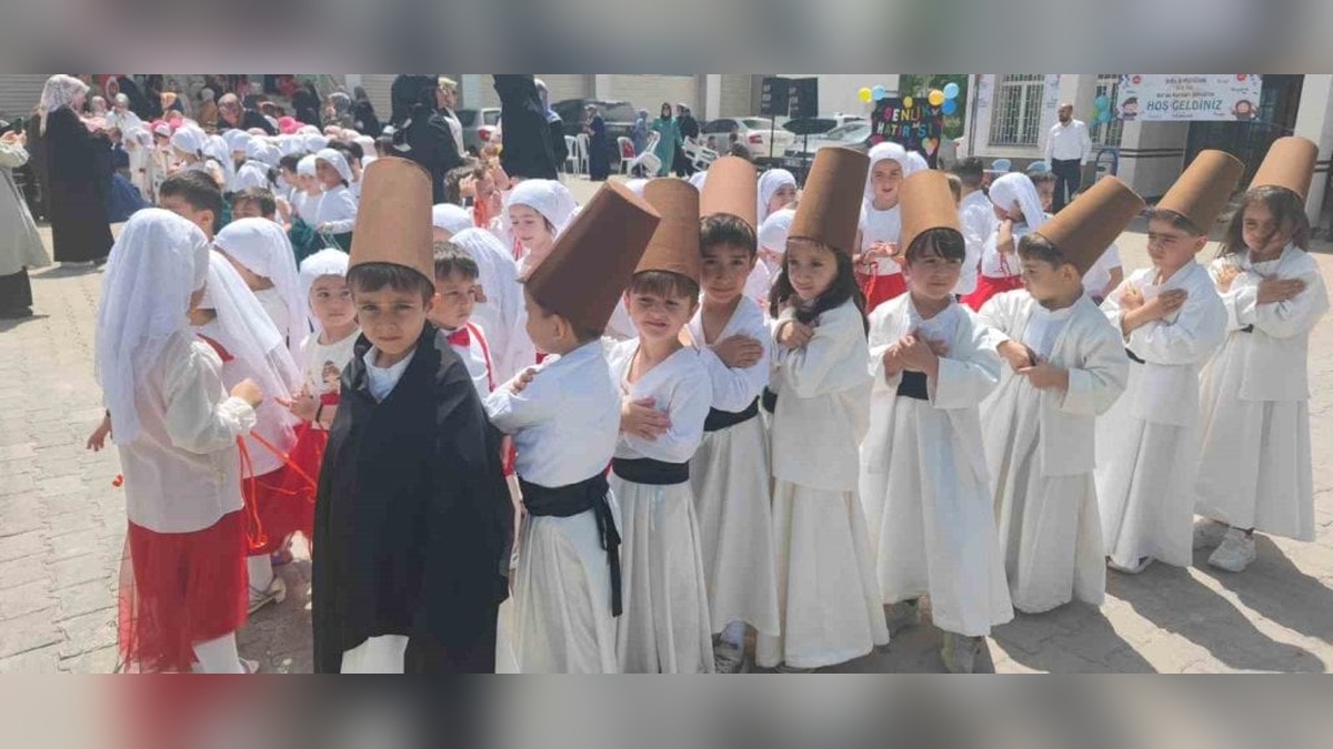 Bitlis'te 4-6 yaş Kur'an kursu öğrencilerinden yıl sonu gösterisi