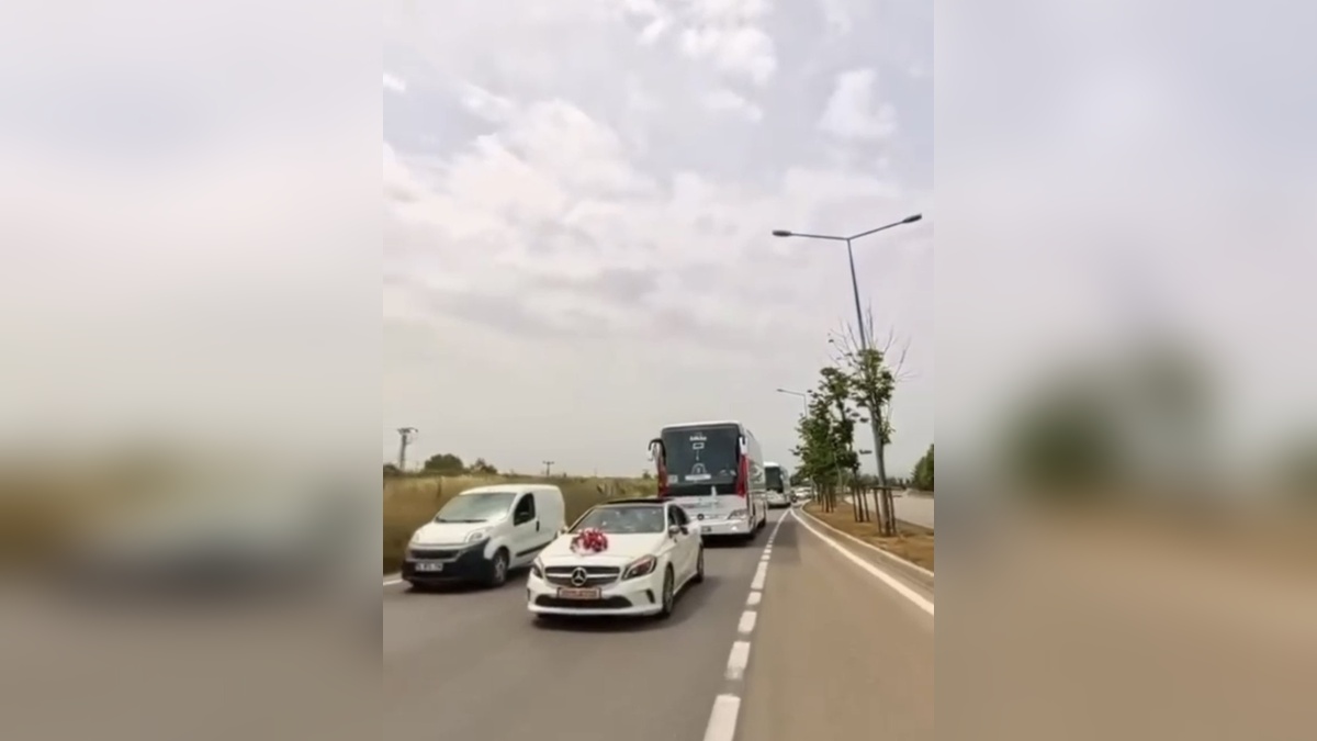 Bursa'da düğün konvoyu tehlike saçtı