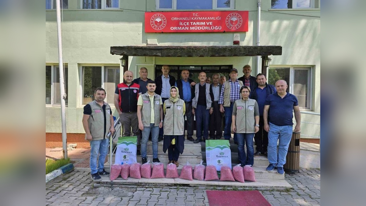 Orhaneli'de çiftçilere 280 kilo kuru fasulye tohumu dağıtıldı