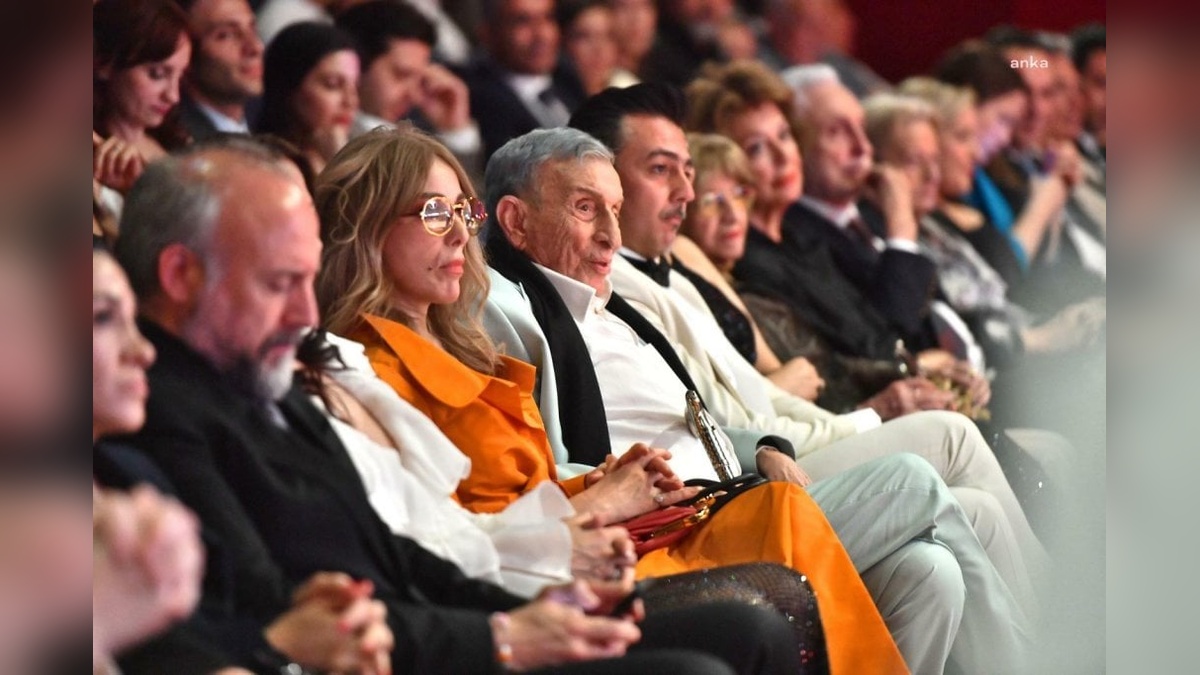 13. Bedia Muvahhit Tiyatro Ödülleri sahiplerini buldu