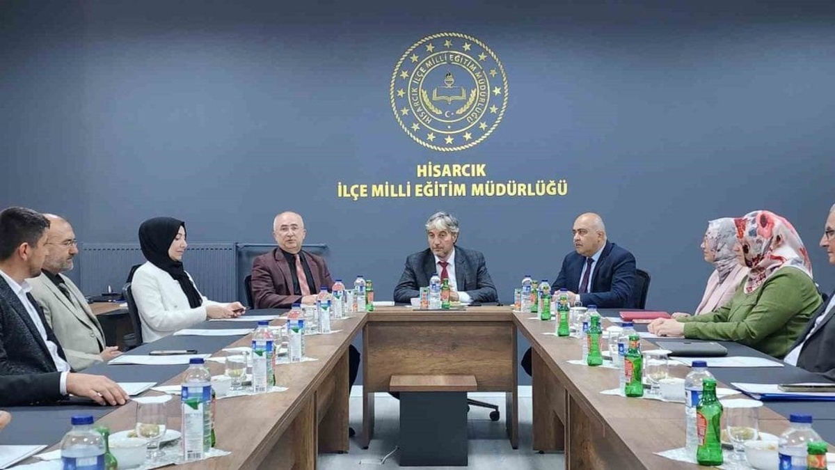 Kütahya İl Milli Eğitim Müdürü Yılmaz, Hisarcık'ta okul müdürleriyle buluştu