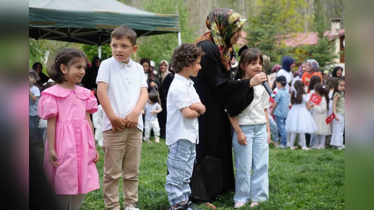 Bayburt'ta 4-6 yaş Kur'an kursu öğrencileri için yıl sonu şenliği düzenlendi