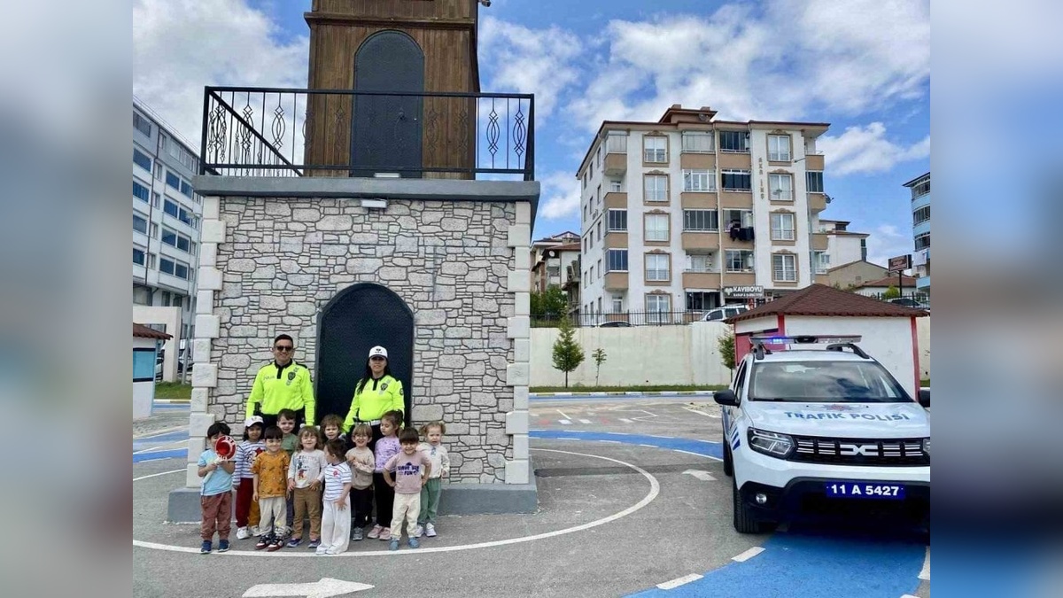 Bilecik'te minik öğrenciler trafik güvenliği eğitimi aldı