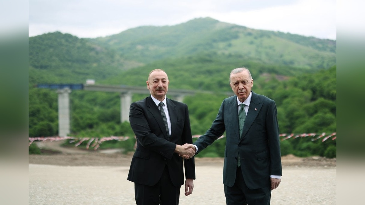 Erdoğan ve Aliyev, Laçın Uluslararası Havalimanı'nın açılışını yaptı