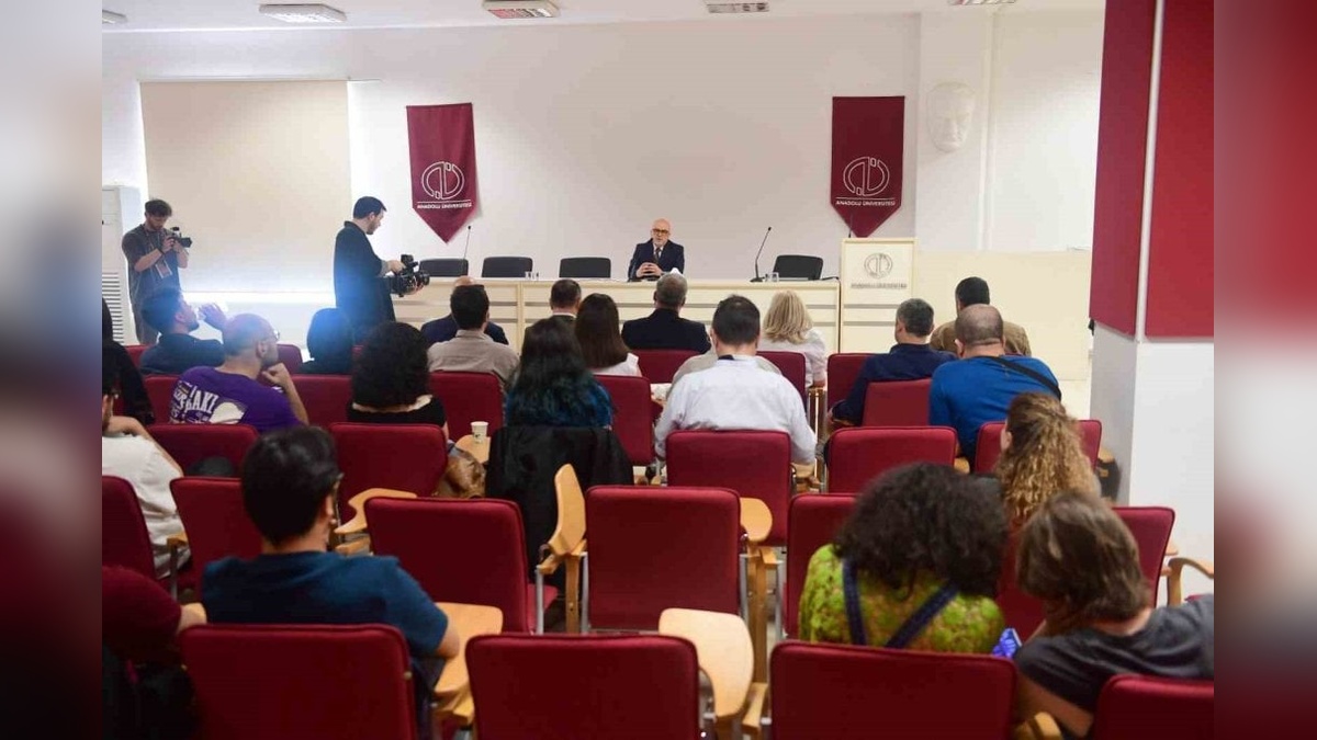 Kültür ve Turizm Bakanlığı Sinema Genel Müdürü Güven, 22. Eskişehir Uluslararası Film Festivali’nde öğrencilerle buluştu