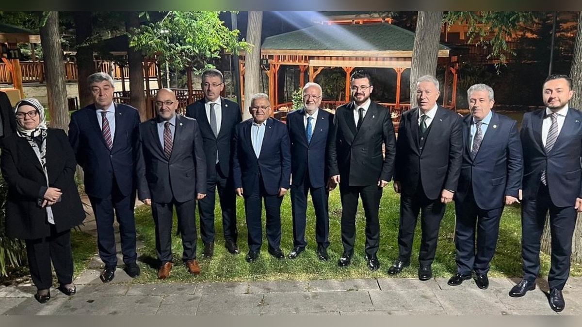 Büyükşehir Belediye Başkanı Büyükkılıç, AK Parti toplantısına katıldı