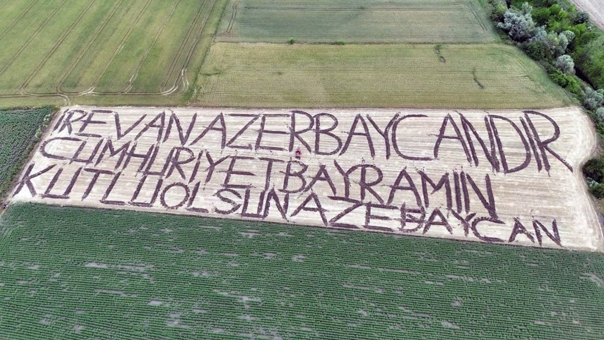 Kırklareli'nde fotoğraf sanatçısından Azerbaycan'a anlamlı kutlama: 'İrevan Azerbaycan'dır'