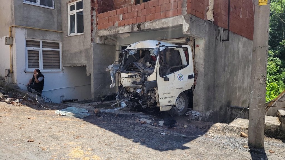 Ereğli'de kamyonet kazası: 2 yaralı