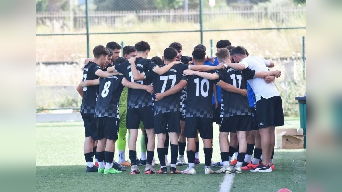 Yunusemre Belediyespor U17, il birinciliğinde namağlup şampiyon oldu