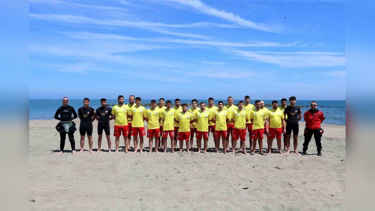 Sakarya Büyükşehir Belediyesi'nden sahillerde 'hayat nöbeti': 72 kişilik tim göreve hazır