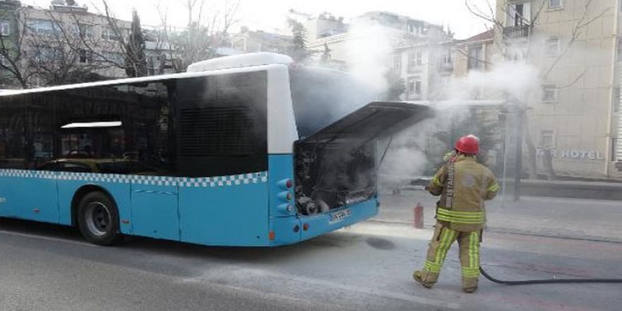 Beyoğlu'nda özel halk otobüsünde yangın paniği