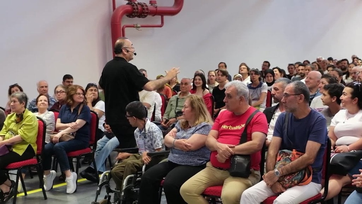 Aydın Kitap Fuarı’nda Sunay Akın rüzgarı esti