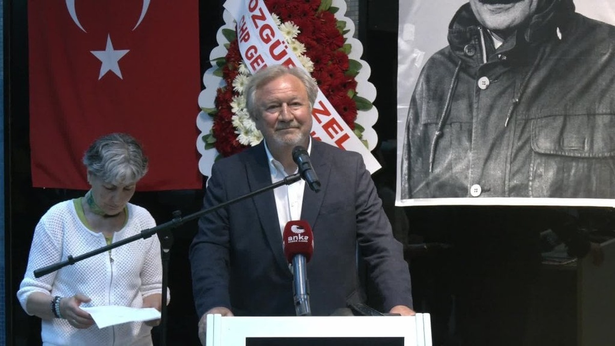 Eski DSP Genel Başkanı Sezer: Ecevit, siyasetin nasıl temiz yapılacağını öğretti