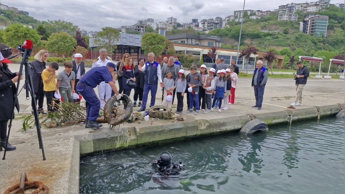 Samsun'da Dünya Çevre Günü'nde deniz dibi temizliği