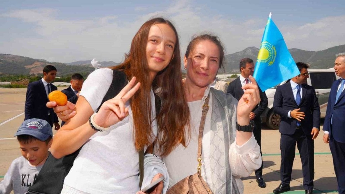 Gazipaşa-Alanya Havalimanı'na Kazakistan'dan ilk direkt uçuş: 175 yolcu geldi