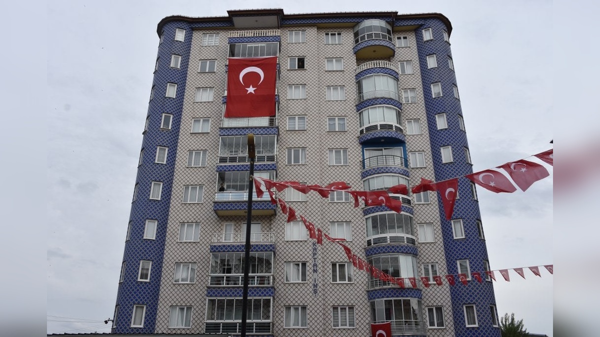 Ankara Haymana'da şehit düşen Jandarma Astsubay Kıdemli Çavuş Emre Polat'ın acı haberi Sivas'taki ailesine ulaştı