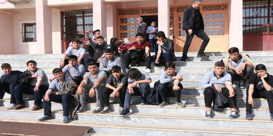 Adıyaman'da 40 öğrenci, zehirlenme şüphesiyle hastaneye kaldırıldı