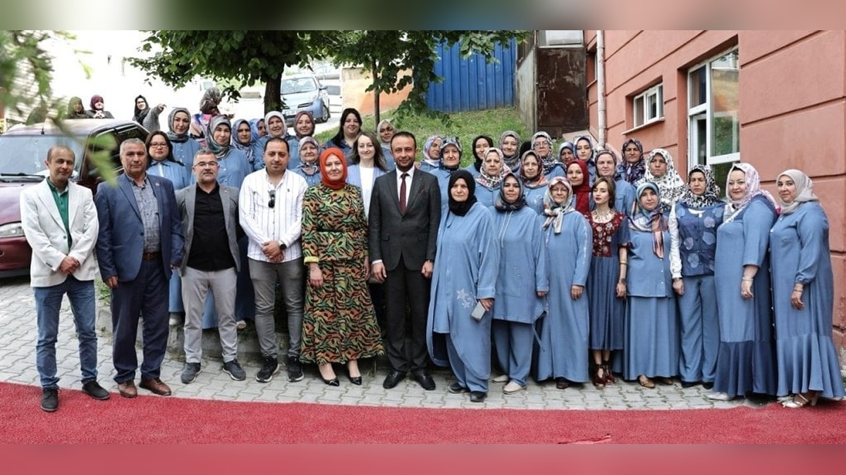 Kütahya Belediye Başkan Yardımcısı Ertekin, dikiş nakış sergisini ziyaret etti