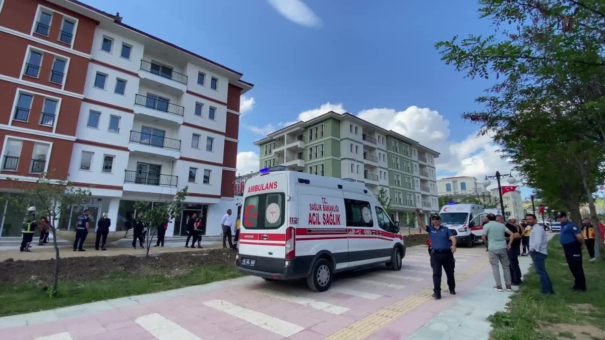 Yozgat'ta 13 işçi TOKİ inşaatında yevmiye eylemi yaptı