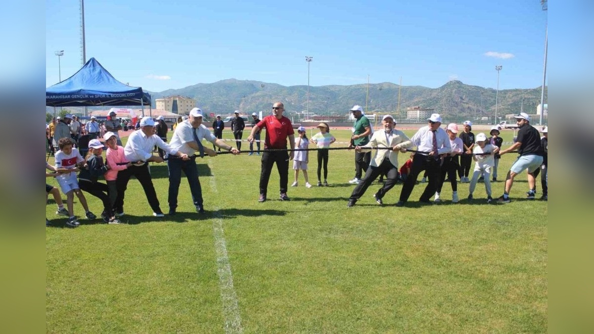 Afyonkarahisar'da geleneksel çocuk oyunları şenliği düzenlendi