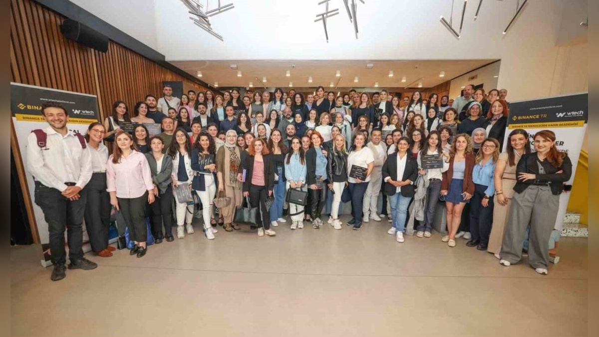 Binance TR Teknolojide Kadın Akademisi, İzmir'de 200 kadınla buluştu