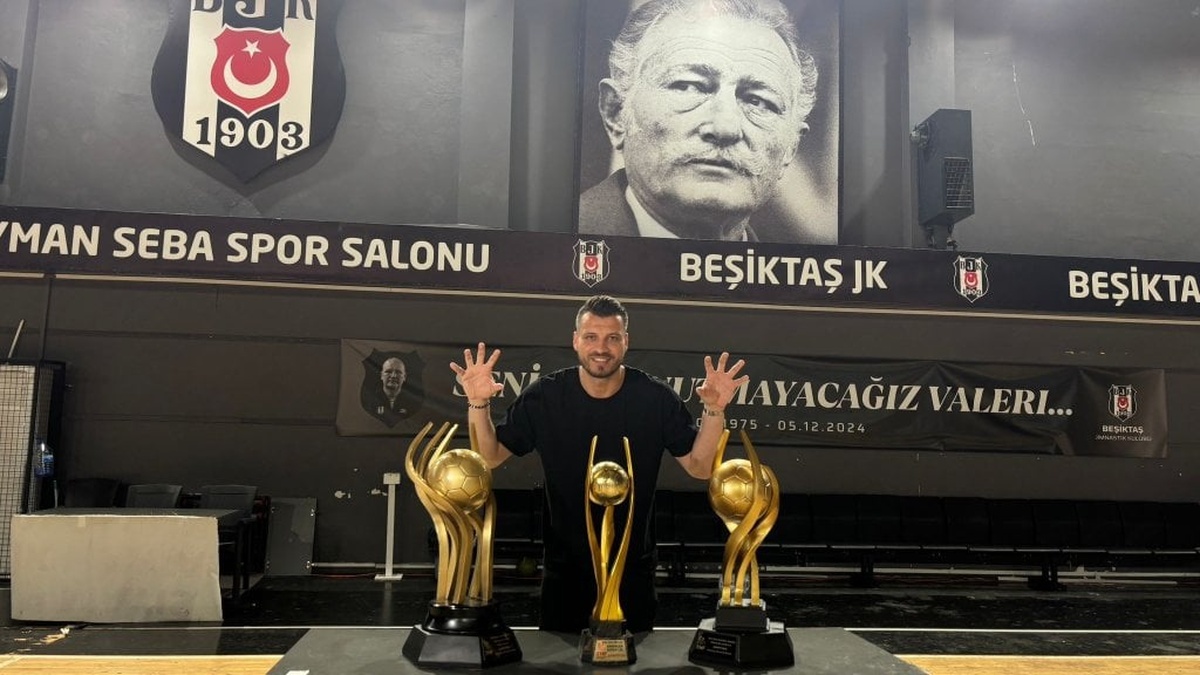 Ozan Arifoğlu, 21 yıllık Beşiktaş kariyerini şampiyonlukla noktaladı