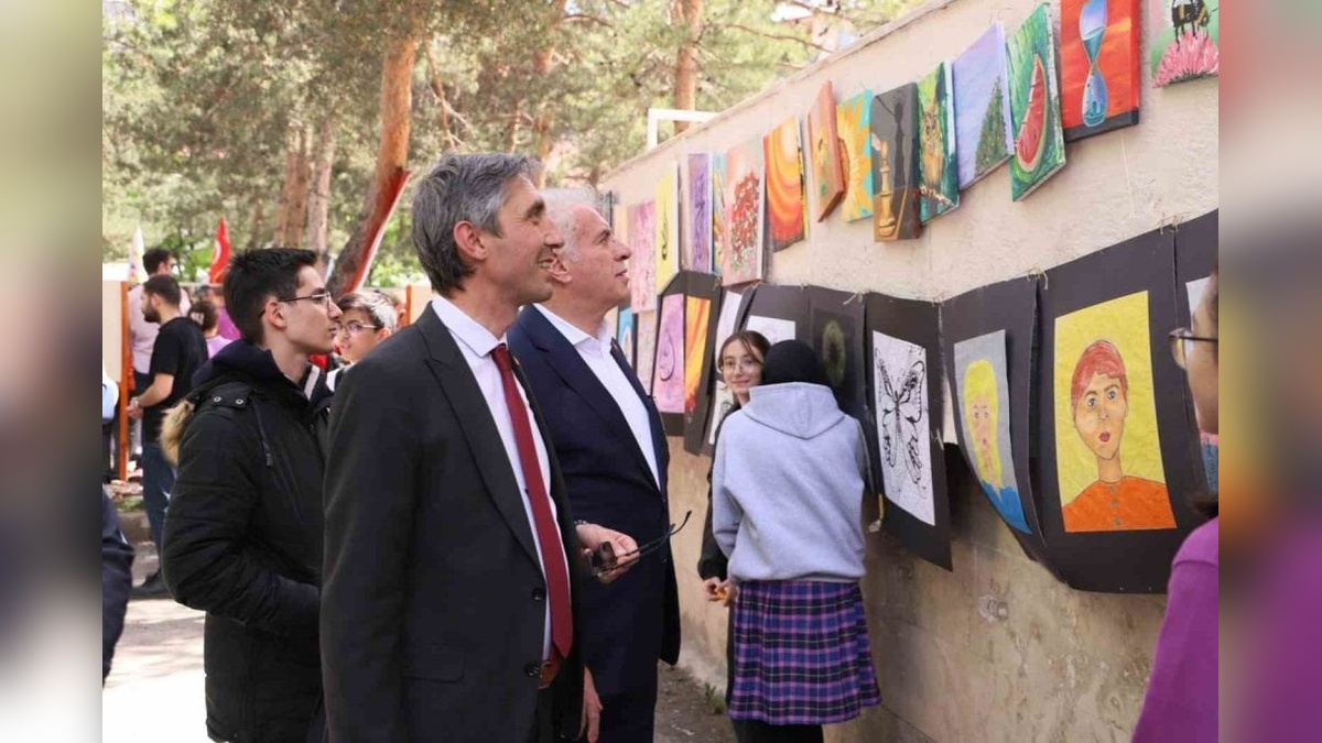 Bayburt'ta 4006 TÜBİTAK bilim fuarı düzenlendi