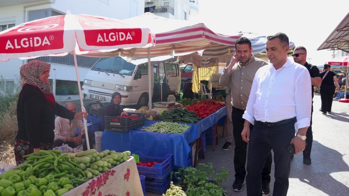 Manavgat Belediye Başkanı Kara, Çarşamba Pazarı’nı ziyaret etti