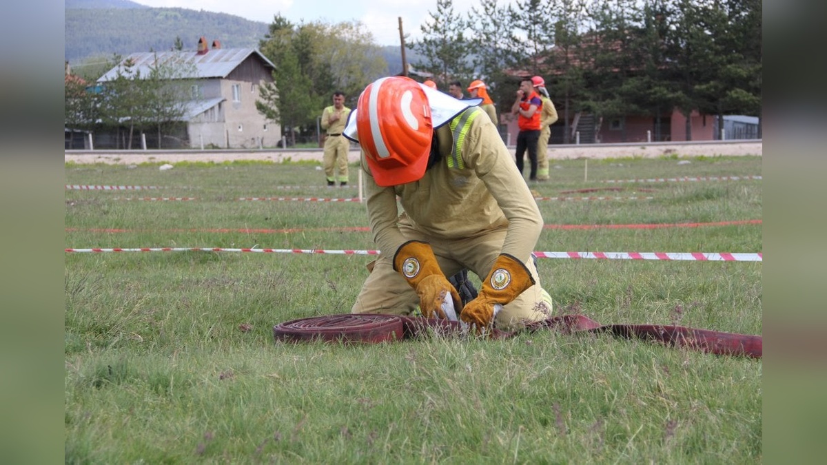 Bolu'da 14 orman işletme şefliği yangın söndürme yarışmasında yarıştı
