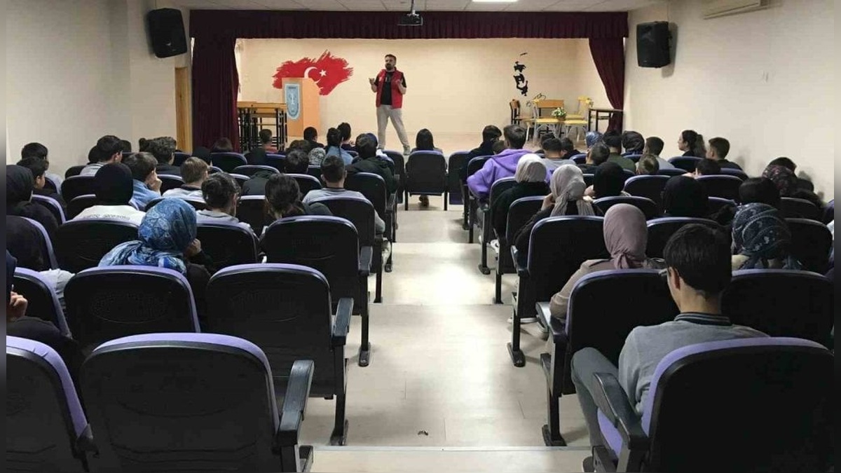 Bayburt Gençlik Merkezi yaz kamplarını tanıttı: Başvurular 9 Haziran'a kadar