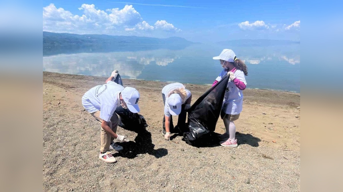 İznik İnciraltı Halk Plajı'nda kıyı temizliği etkinliği