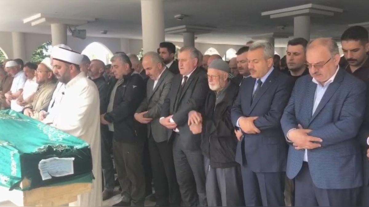 Bakan Osman Aşkın Bak'ın amcası Memiş Bak son yolculuğuna uğurlandı