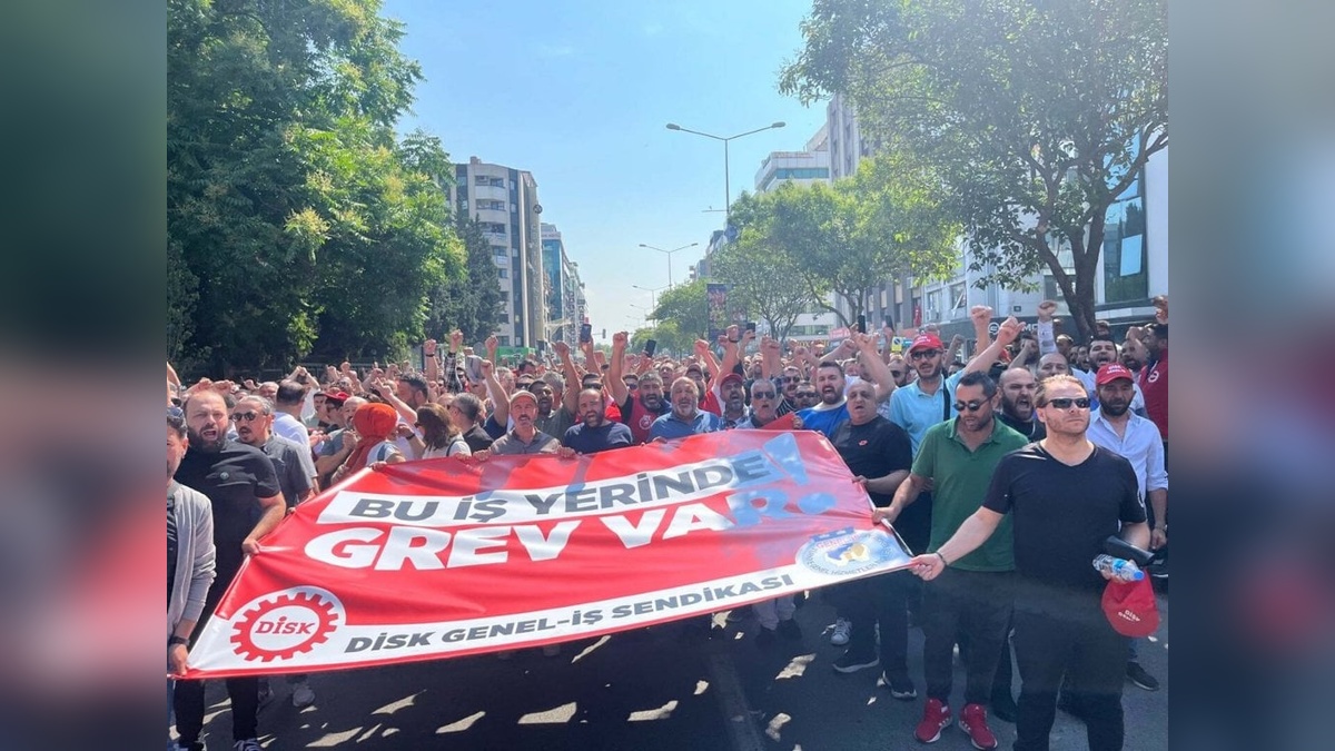 İzmir'de İZELMAN ve İZENERJİ işçileri grevde: Ulaşımda aksamalar yaşandı