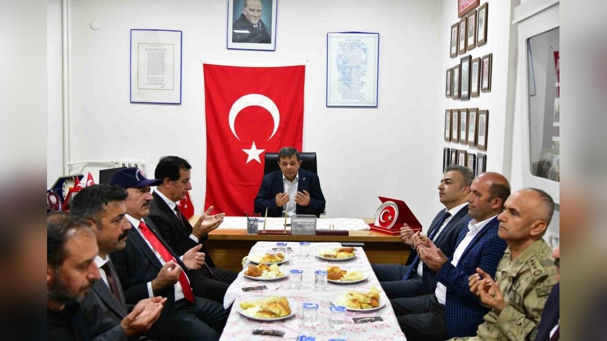 Ardahan Valisi Çiçek, şehit aileleri derneğinin mevlid programına katıldı