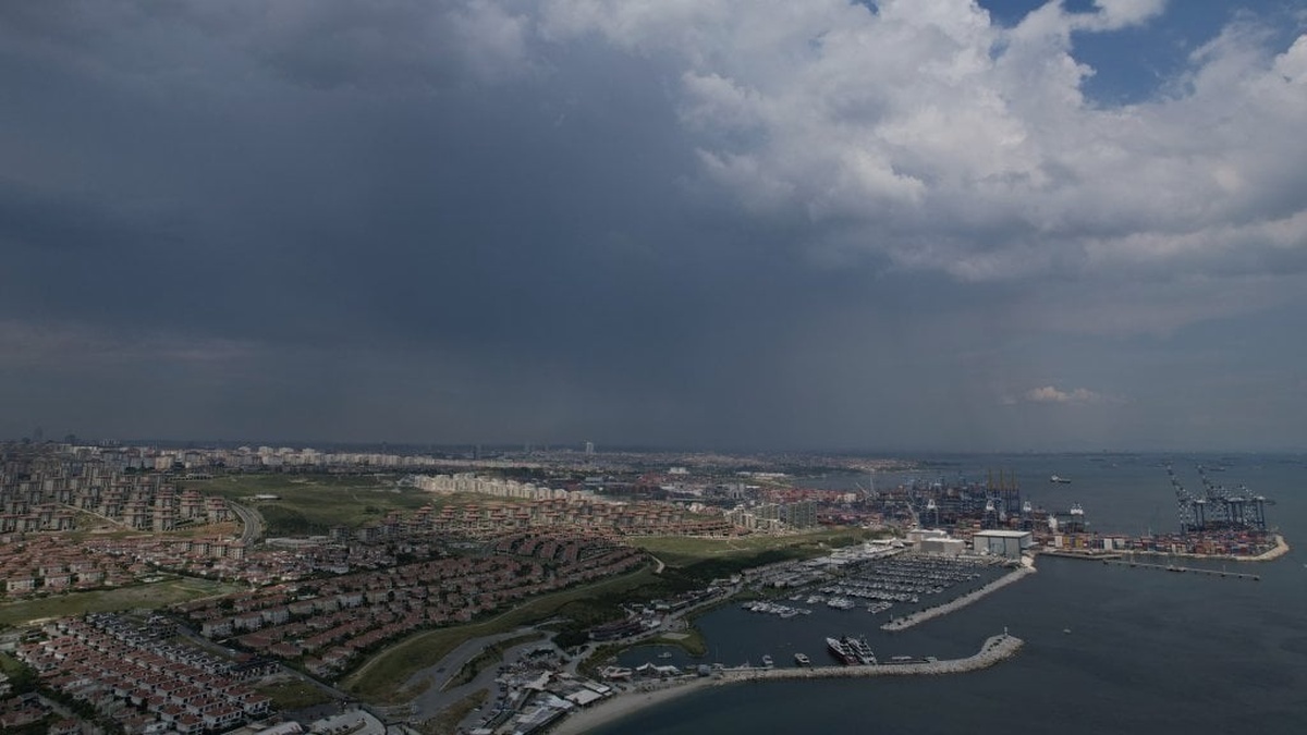 İstanbul'da yağmur ve dolu etkili oldu